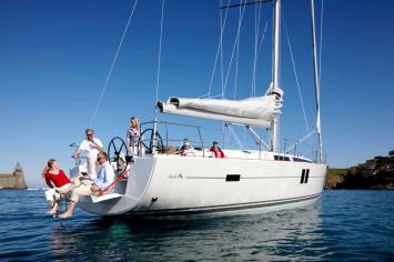 Yachtcharter Hanse 495 4+1 Kab 2+1 WC Heckenansicht