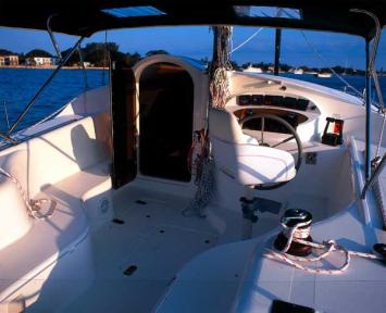 Yachtcharter Broadblue 38 3 Cab 2 WC Cockpit