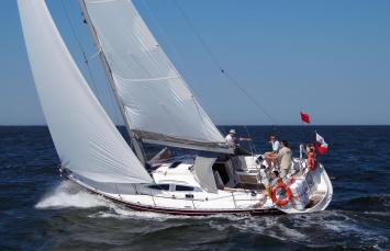 Yachtcharter Delphia_40.2_Aussenansicht1