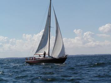 Yachtcharter Seekreuzer Seitenansicht