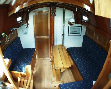 Yachtcharter Seekreuzer salon