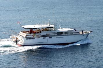 Yachtcharter Chris Craft 58 Seitenansicht 4 Cab 3 WC