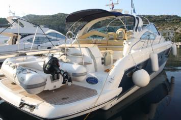 Yachtcharter Cranchi 43 Heckansicht 2 Cab 2 WC