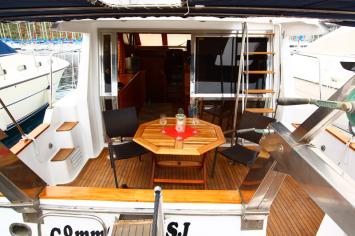 Yachtcharter Ocean Alexander 44 Deck 3 Cab 2 WC