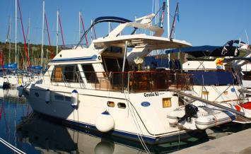 Yachtcharter Yaretti 1570 Hecknansicht 3 Cab 2 WC