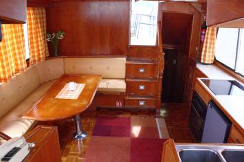 Yachtcharter Star 1670 Salon Pantry 4 Cab 3 WC
