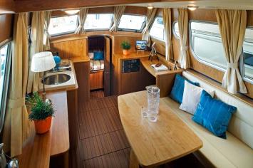 Yachtcharter Linssen Grand Sturdy 34.9AC Salon 2 Cab 2 WC