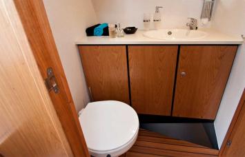 Yachtcharter Linssen Grand Sturdy 34.9AC Nasszelle 2 Cab 2 WC