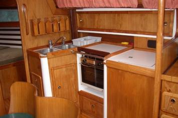 Yachtcharter Athena 44 Pantry 4 Cab 2 WC