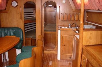 Yachtcharter Athena 44 Salon 4 Cab 2 WC