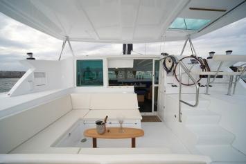 Yachtcharter Lagoon 420 Cockpit 4Cab