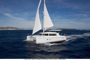 Yachtcharter Lagoon 420 Seitenansicht 4Cab