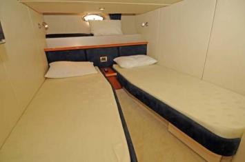 Yachtcharter Sunseeker Camargue 44 Kabine 1 2 Cab 2 WC jpg.