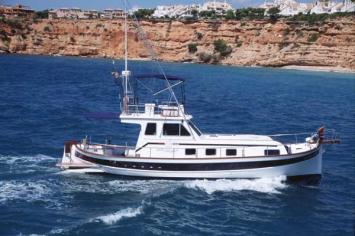 Yachtcharter Llaut LI 138 Seitenansicht