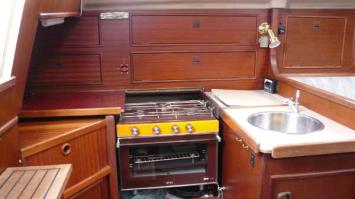 Yachtcharter Dehler Optima 98 GS Pantry 1 2 Cab 1 Wc