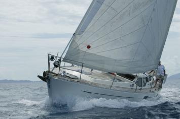 Yachtcharter Oyster 45 Bugansicht 3 Kab 2 WC