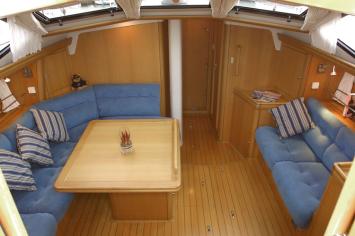 Yachtcharter Oyster 45 Salon 3 Kab 2 WC