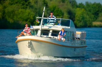 Yachtcharter Linssen Grand Sturdy 33.9 AC Bugansicht