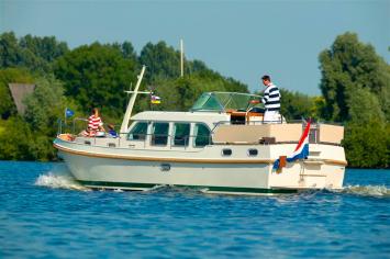 Yachtcharter Linssen Grand Sturdy 33.9 AC Heckansicht