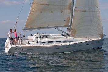 Yachtcharter First 35 Seitenansicht 2 Cab 1 WC