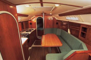Yachtcharter Vektor 36 Salon