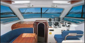 Yachtcharter Vektor 950 Cockpit
