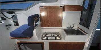 Yachtcharter Vektor 950 Pantry