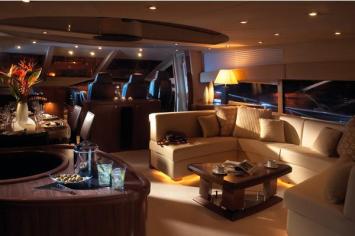 Yachtcharter Sunseeker Predator 82 Salon 4 Kab 4 WC