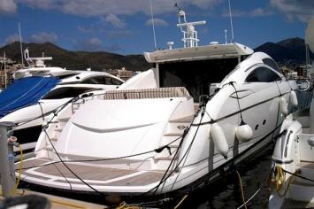 Yachtcharter Sunseeker Predator 82 Heckenansicht 4 Kab 4 WC