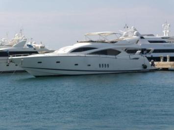 Yachtcharter Sunseeker Predator 82 Seitenansicht 1 4 Kab 4 WC