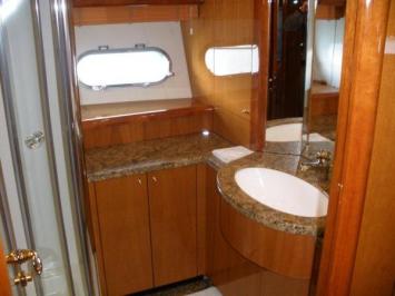 Yachtcharter Sunseeker Predator 82 Nasszelle 1 4 Kab 4 WC