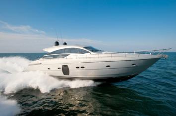 Yachtcharter Pershing 64 Seitenansicht 3 Cab 3 WC