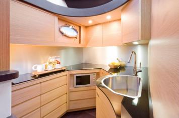Yachtcharter Pershing 64 Pantry 3 Cab 3 WC