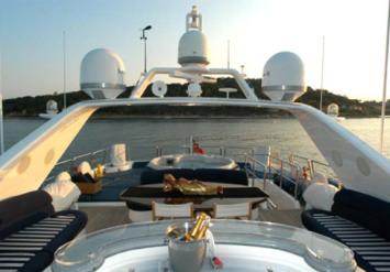 Yachtcharter Azimut Jumbo 1000 Cockpit 1 5+2 Cab