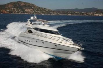 Yachtcharter Sunsseker Manhattan 80 Bugansicht 1 4 Cab