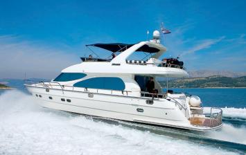 Yachtcharter Yaretti 2210 Seitenansicht 1 3 Cab 2 WC