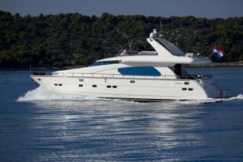 Yachtcharter Elegance 68 Seitenansicht 4 Kab 4 WC