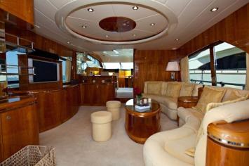 Yachtcharter Elegance 68 Salon 4 Kab 4 WC