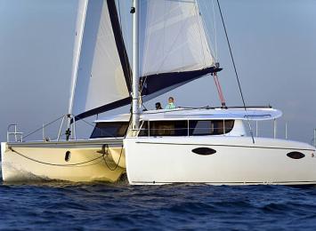 Yachtcharter Orana 44 Seitenansicht 