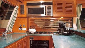 Yachtcharter Trader 585 Pantry