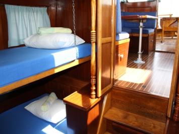 Yachtcharter CA Holz Motor Yachten Kabine 2 Cab 1 WC 