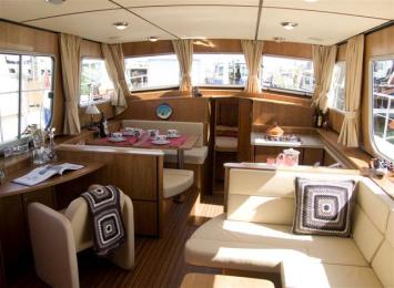 Yachtcharter GrandSturdy6043AC Salon 3 Cab 2 Wc