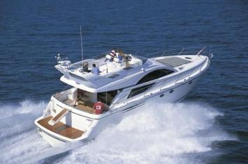 Yachtcharter fairline phantom 50 rear view