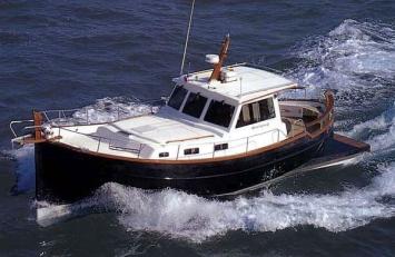 Yachtcharter Menorquin 130 Bugansicht