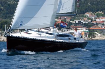 Yachtcharter Delphia 40 Seitenansicht 3 Cab 2 WC