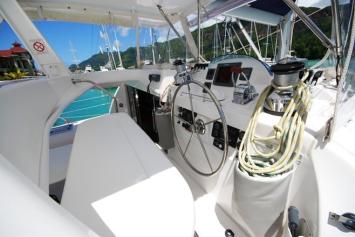Yachtcharter leopard 46 Helm