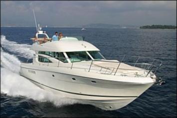 Yachtcharter Prestige 46 Bugansicht 3Cab 2 WC
