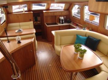 Yachtcharter GrandSturdy500Variotop_Innenansicht1