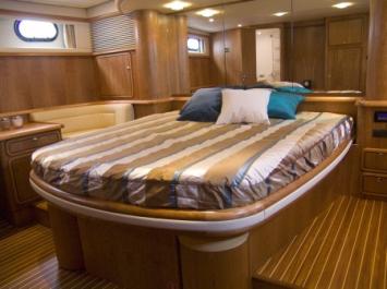 Yachtcharter GrandSturdy500Variotop_Innenansicht2