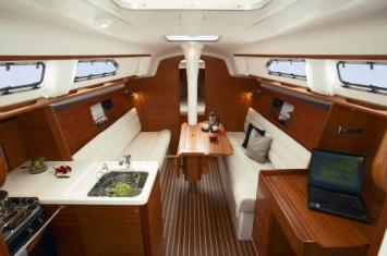 Yachtcharter X 34 Salon 2 Cab 1 WC 1